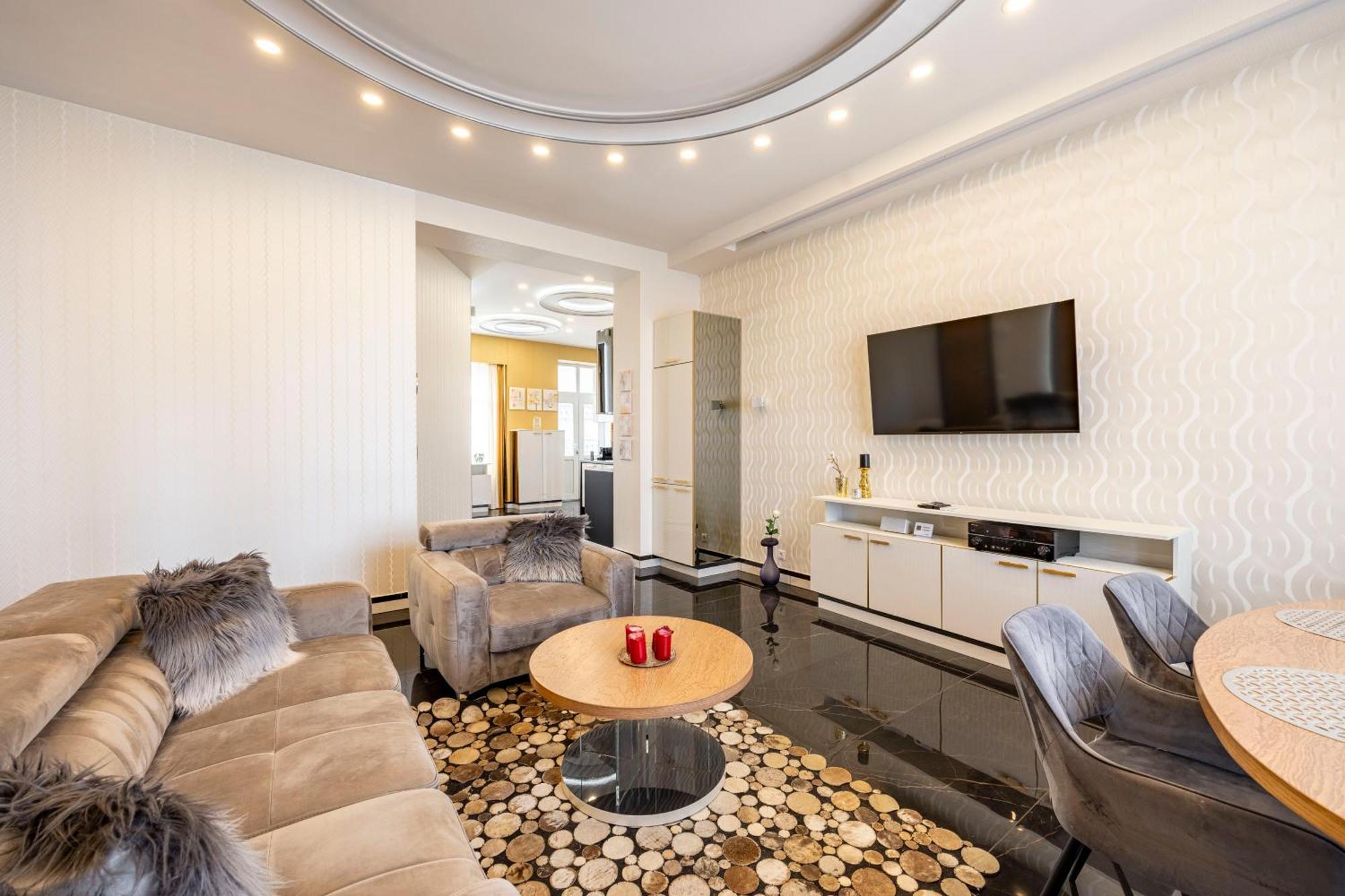 Luxury Royal Central Apartment By Prestige Homes Budapeste Exterior foto